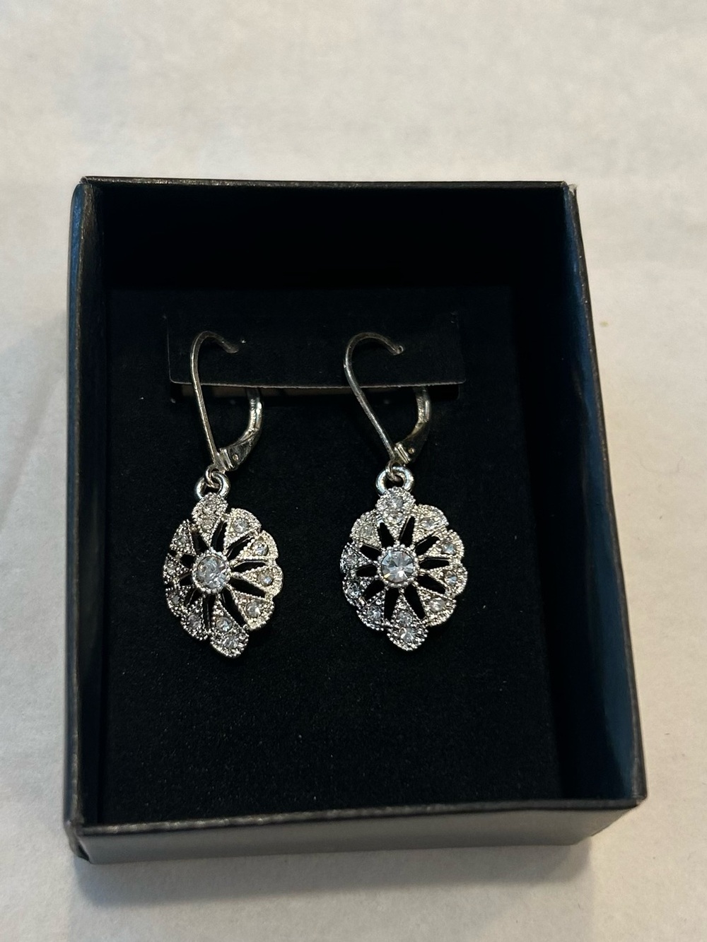 Avon Stunning Heirloom Earrings